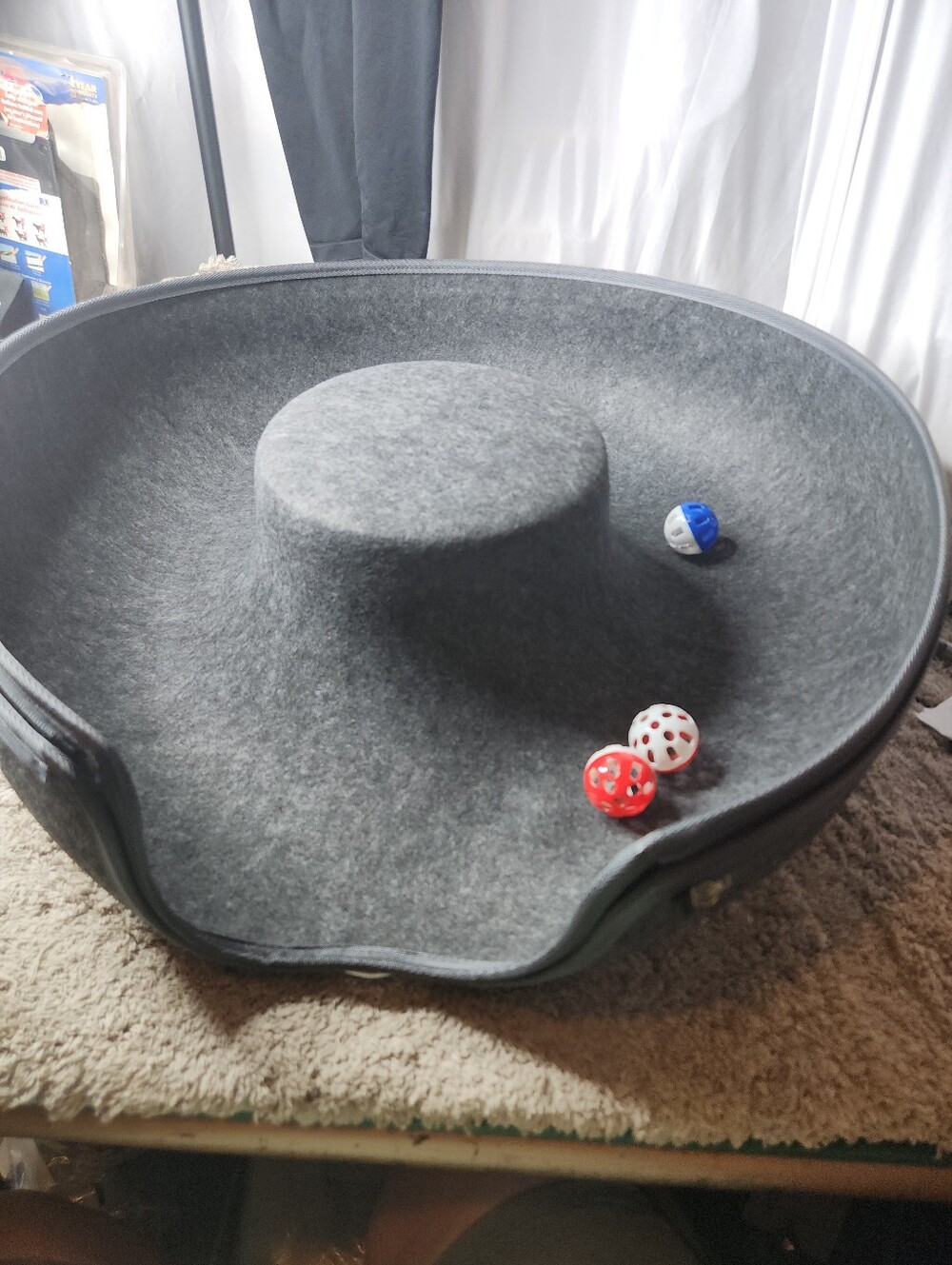 Meow Mansion Large Cat Cave Donut - Cat Tunnel; up to 30lbs - 3 Toy Balls - Picture 10 of 13